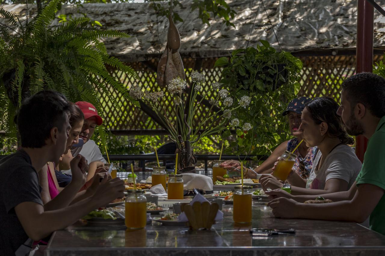 El Penon De Constantino - Tatacoa Hotel Villavieja Buitenkant foto